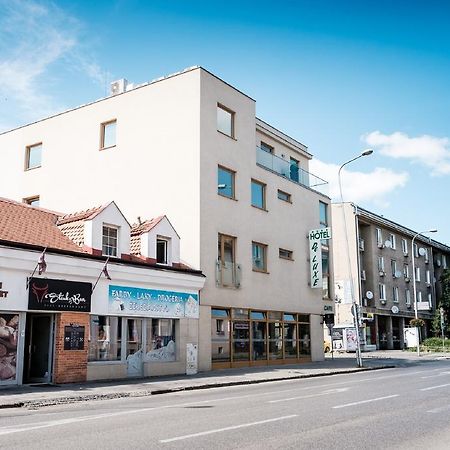 Hotel Deluxe With Free Wellness And Fitness Centrum Нитра Екстериор снимка