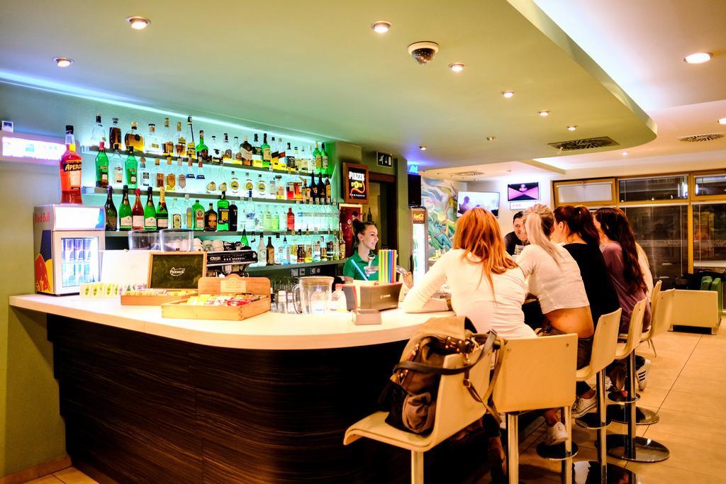Hotel Deluxe With Free Wellness And Fitness Centrum Нитра Екстериор снимка