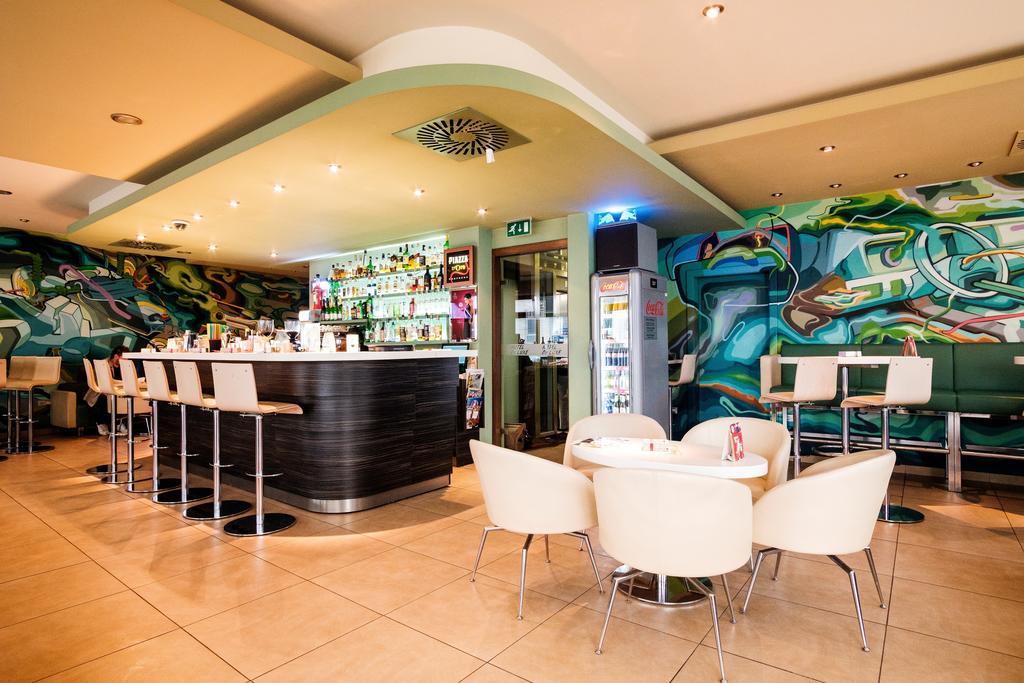 Hotel Deluxe With Free Wellness And Fitness Centrum Нитра Екстериор снимка