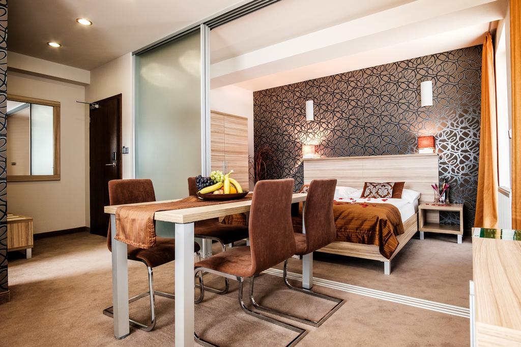 Hotel Deluxe With Free Wellness And Fitness Centrum Нитра Екстериор снимка