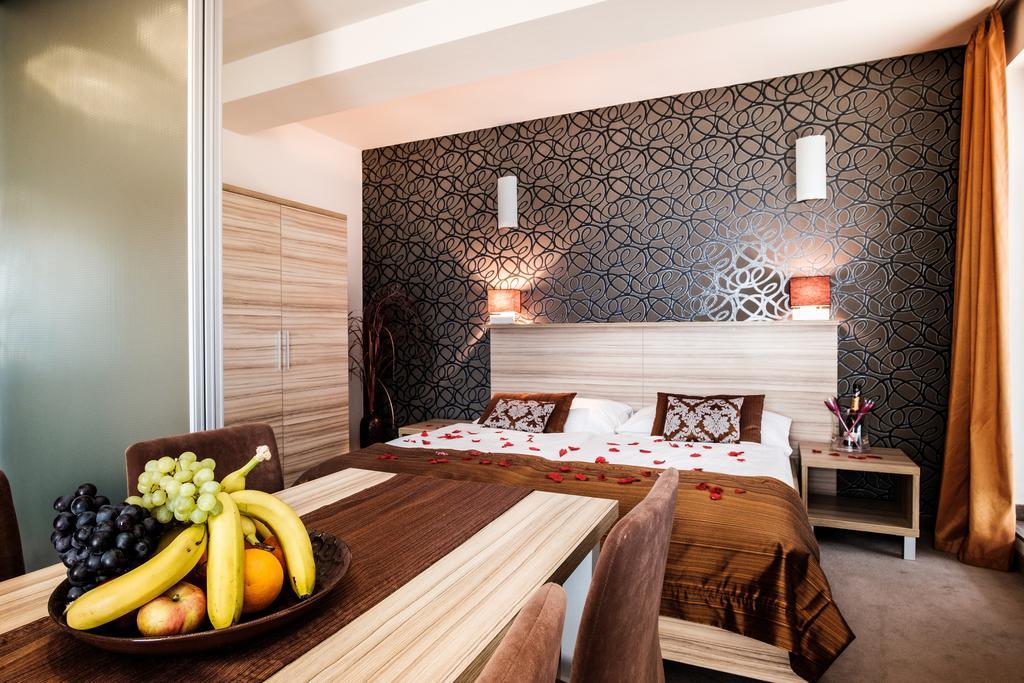 Hotel Deluxe With Free Wellness And Fitness Centrum Нитра Екстериор снимка