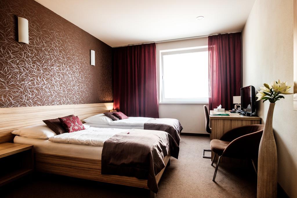 Hotel Deluxe With Free Wellness And Fitness Centrum Нитра Екстериор снимка