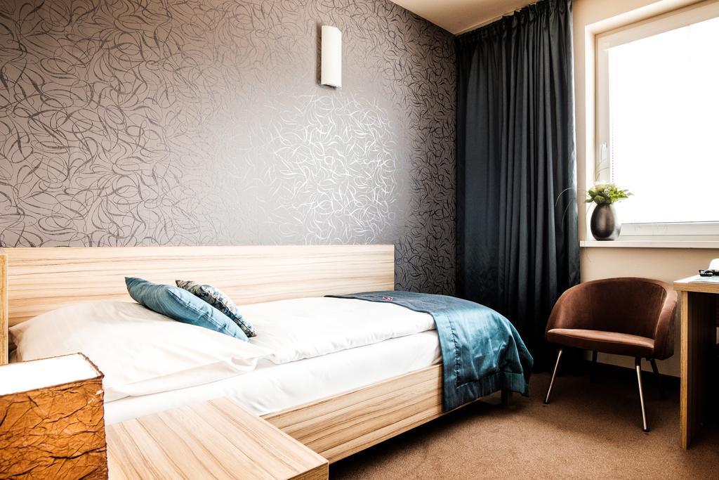 Hotel Deluxe With Free Wellness And Fitness Centrum Нитра Стая снимка