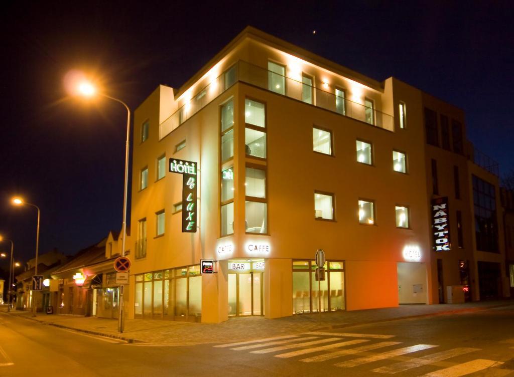 Hotel Deluxe With Free Wellness And Fitness Centrum Нитра Екстериор снимка